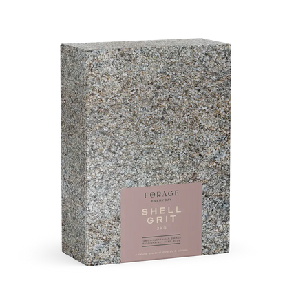 Medium shell grit for birds in a 3kg bag by Macaw And Friends, ideal for bird cage accessories and bird diet supplementation.